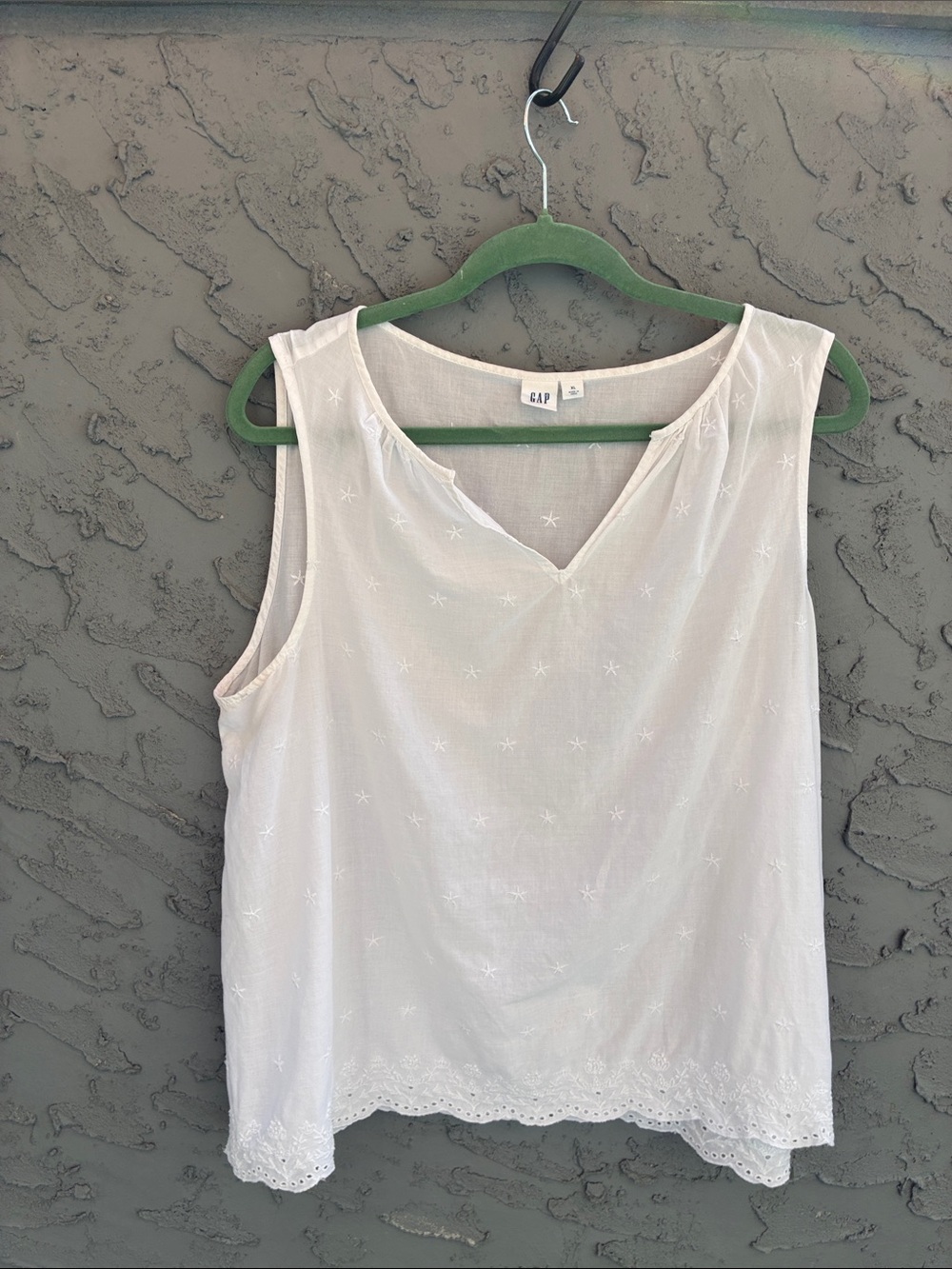 GAP White Embroidered V-Neck Sleeveless Cotton Camisole